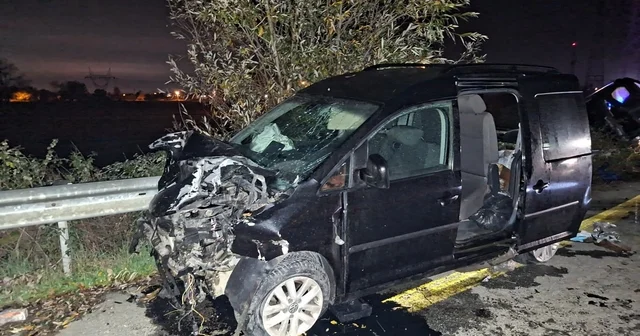 D 140 da kaza yapan araçlar hurdaya döndü: 1 ölü, 2 yaralı Sakarya Haberleri