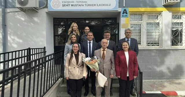 Şehrin en kıdemli öğretmenini ziyaret ettiler TEI de Öğretmenler Günü etkinliklerle kutlandı Eskişehir Haberleri
