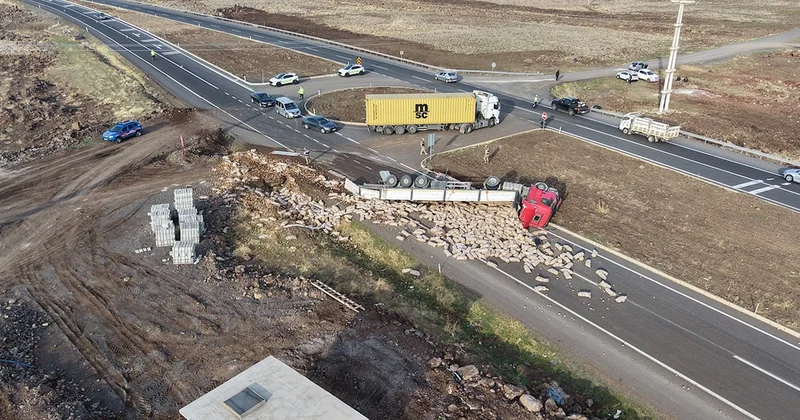Patates yüklü TIR devrildi! İki şehir arasındaki yol kapandı Sözcü Gazetesi