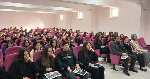 Gençler, Dijital Okuryazarlık ve Dezenformasyonla Mücadele konularında bilinçleniyor Kütahya Haberleri