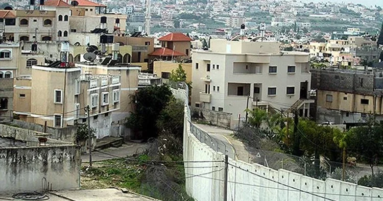 Batı Şeria daki Utanç Duvarı yağmurla yıkıldı