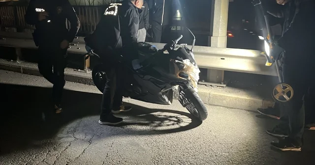 Yolun karşısına geçmeye çalışan TIR şoförüne motosiklet çarptı; 2 ölü Kocaeli Haberleri