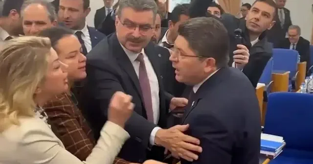 Adalet Bakanlığı bütçe görüşmelerinde CHP’li vekilden usulsüz eylem VİDEO İZLE