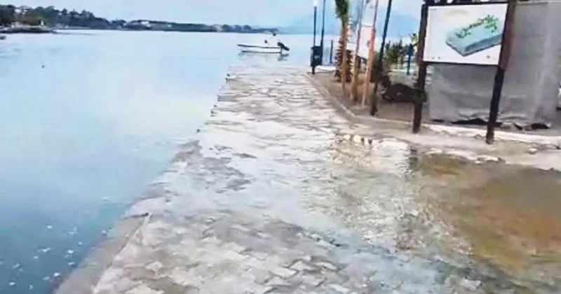 Lağım denize akıyor CHP’li belediyeden çıt yok