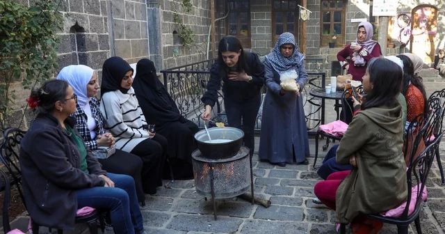 Kadınlar doğal şifa karışımlarını öğreniyor Diyarbakır Haberleri