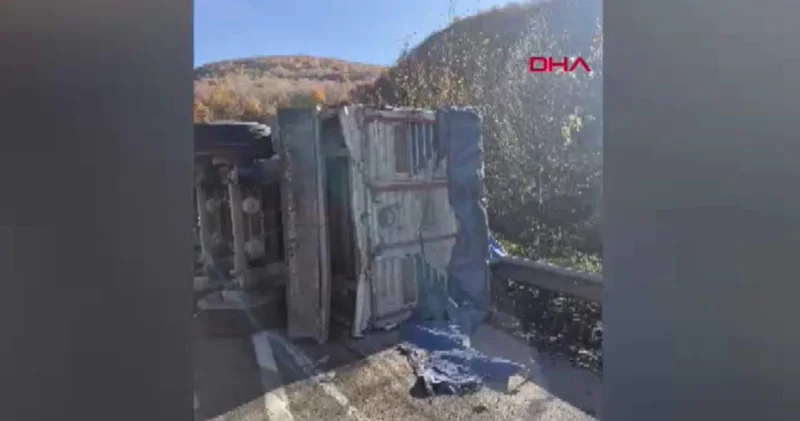Bursa Ankara karayolunda TIR devrildi