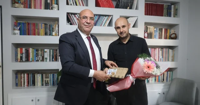 Van Milli Eğitim Müdürü Aras, 19 Eylül deki bıçaklı saldırıda yaralanan öğretmeni ziyaret etti Van Haberleri