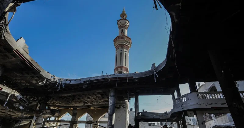 Katil İsrail, Gazze deki nadir eserleri yok ederek Filistin kimliğini kırıma uğratıyor