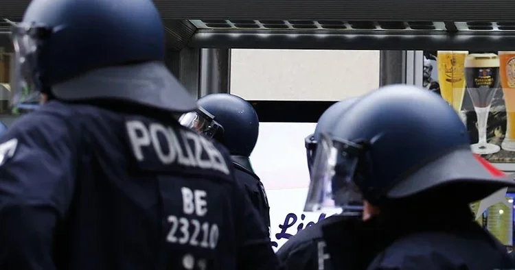 Almanya alarma geçti: 4 eyalette 4 gözaltı