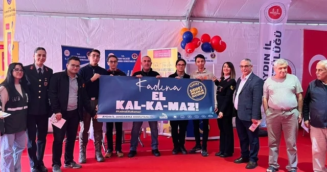 Jandarma, Atatürk Kent Meydanı ndan vatandaşları bilgilendirdi Aydın Haberleri