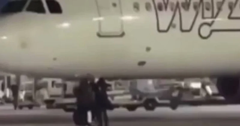 Uçağı kaçıran iki yolcu piste girdi: El sallayarak uçağı durdurdu