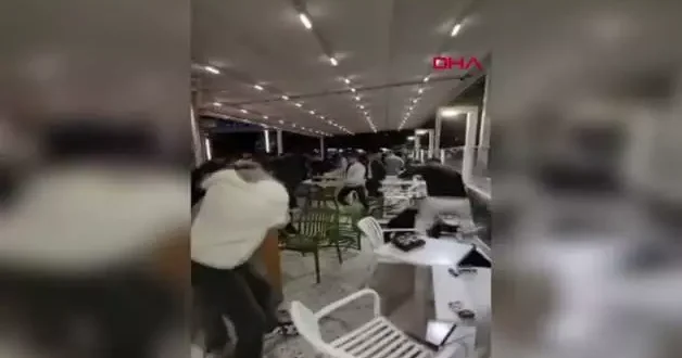 Görüntüler film sahnesinden değil! Kafedeki kavga herkesi şaşırttı