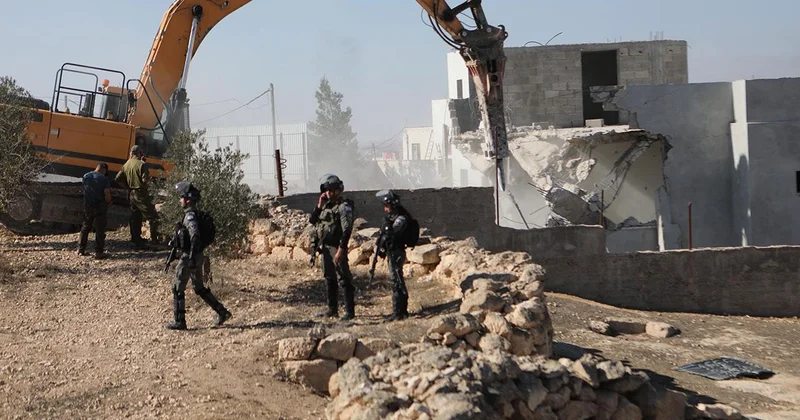 İsrailli saldırganlar, Batı Şeria ve Doğu Kudüs te Filistinlilerin mülklerine zarar verdi