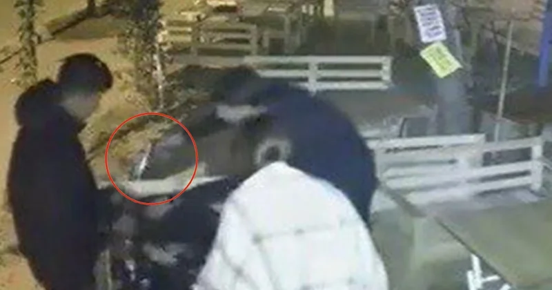 Görüntüler infial yarattı: Kafede kız kardeşinin başına tabanca dayadı Sözcü Gazetesi