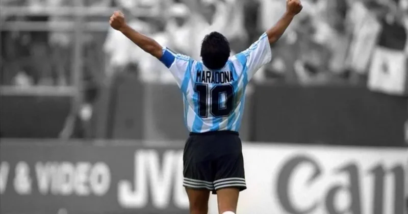 Futbol efsanesi Maradona ölümünün 5. yılında anılıyor