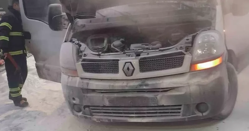 Bilecik’te araç yangını büyümeden söndürüldü