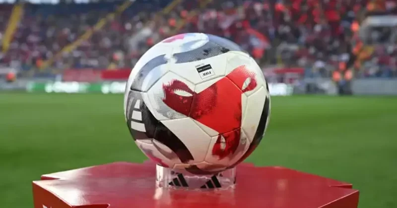 Zirvede fark kapanıyor! Dev derbi öncesi Süper Lig de son durum