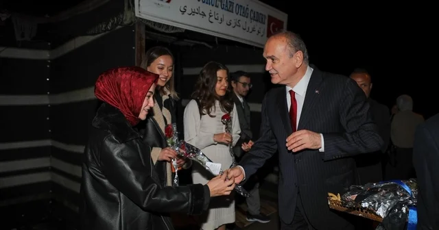 Eğitim camiası düzenlenen programda bir araya geldi Vali Aslan Öğretmenler milletin mimarlarıdır Başkan Özlü Cehaleti yenecek olan eğitimdir Düzce Haberleri