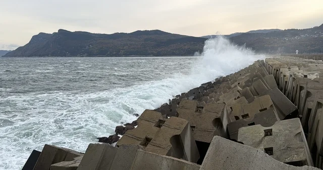 Amasra da kuvvetli rüzgar; dalga boyu 3 metreyi buldu Bartın Haberleri