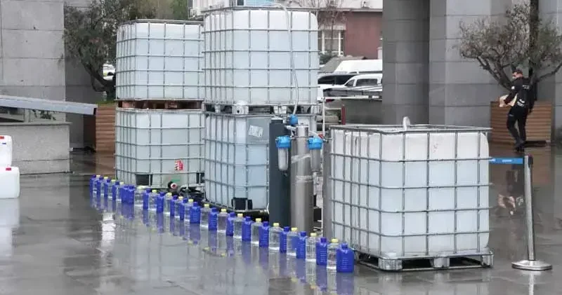 İstanbul, Tekirdağ ve Antalya da ele geçirilen 45 bin ton kaçak alkol emniyette sergilendi