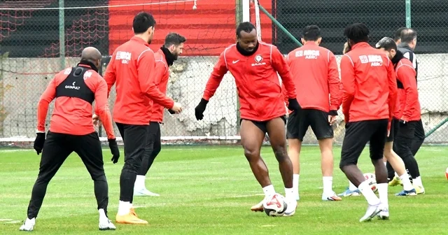 Hüseyin Eroğlu: Şu anki çıkışımızı son maçta da devam ettirmek istiyoruz Çorum FK, Erzurumspor FK maçının hazırlıklarını sürdürdü Çorum Haberleri