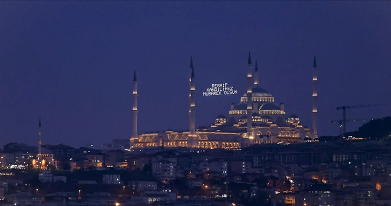 REGAİP KANDİLİ İBADETLERİ Regaip Kandili nde nasıl ibadet edilir? Regaip Kandili nde yapılacak ibadetler, okunacak dualar ve kılınacak namazlar nelerdir?