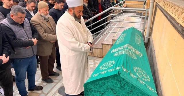 Kazada ölen nişanlı çift yan yana toprağa verildi Kahramanmaraş Haberleri