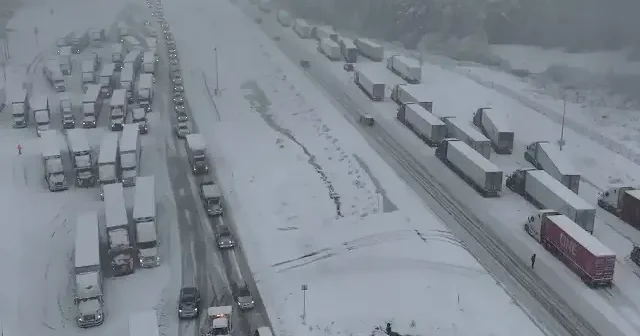 Kaliforniya da yoğun kar yağışı ulaşımda aksamalara yol açtı VİDEO İZLE