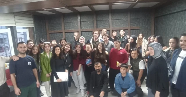 Doğaçlamanın öncüleri tecrübeleri paylaştı Mahşer i Cümbüş ekibi Denizli de söyleşi düzenledi Denizli Haberleri