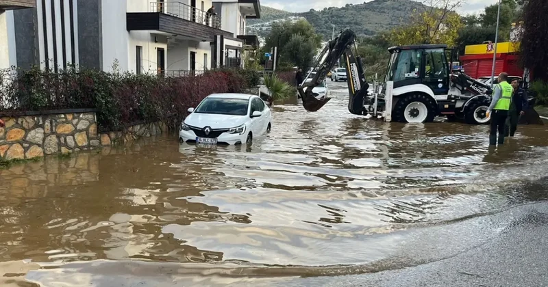 Bodrum da sağanak caddeyi göle çevirdi: Bir evin istinat duvarı çöktü!