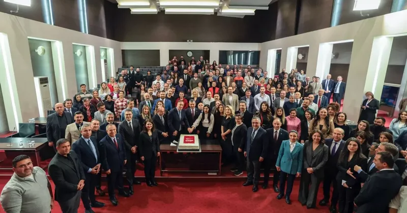 Özgür Özel den partide yeni yıl kutlaması