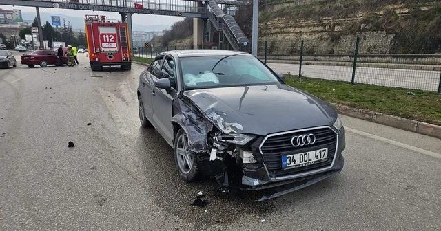 Karabük teki kazalarda 2 kişi yaralandı Hafif ticari araç ile motosikletlinin çarpıştığı kaza kamerada Karabük Haberleri