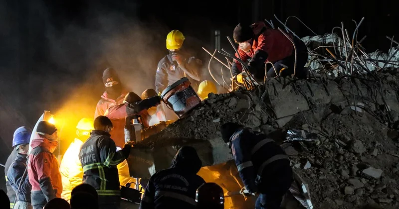 62 kez müebbet alan deprem sanığı, mahkeme heyetine hakaretten yargılanacak