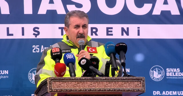 Destici: Şehit liderimizin davası dimdik ayaktadır Sivas Haberleri