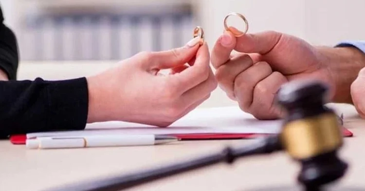 Davalı koca samimi fotoğrafları gösterdi, mahkeme boşanma davasını reddetti