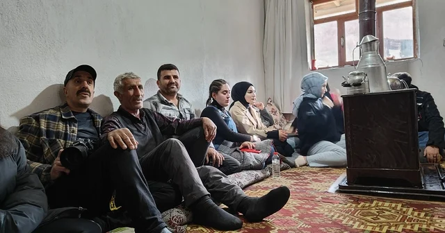 Muş ta üniversite öğrencileri doğayı gezerek dengbejlik kültürüyle buluştu Muş Haberleri