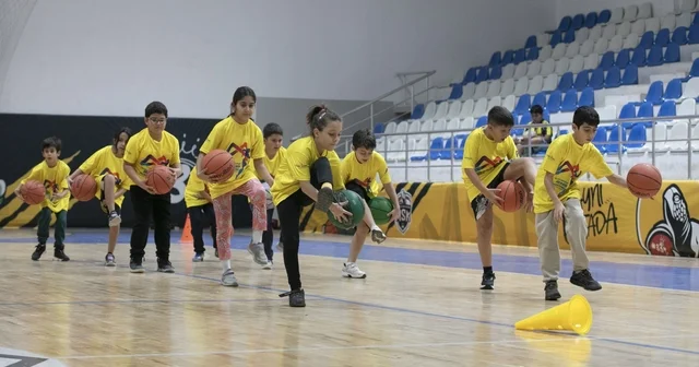 Ücretsiz Basketbol Kursları çocuklara hem spor hem gelecek sunuyor Mersin Haberleri