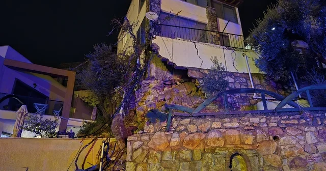 Bodrum da sağanak yağış: Yollar kapandı, ev ve iş yerlerini su bastı Muğla Haberleri