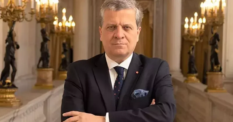 Polonya’nın Paris Büyükelçisi sahte diploma soruşturması nedeniyle görevden uzaklaştırıldı