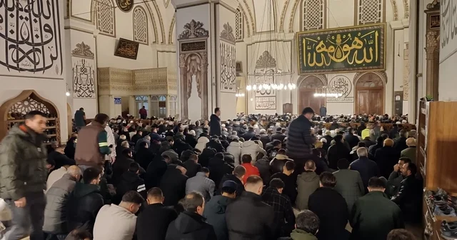 Regaip Kandili nde Bursalılar Ulu Cami de buluştu Bursa Haberleri