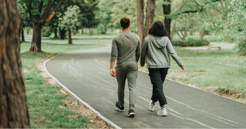 Yürüyüş yaparken farkında olmadan yapılan bu hatalar sakatlanmaya yol açabilir!