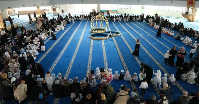 Terzibaba Camii nde miniklerin üç aylar coşkusu Erzincan Haberleri