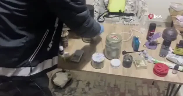 Adana uyuşturucu taciri sevgililer yakalandı