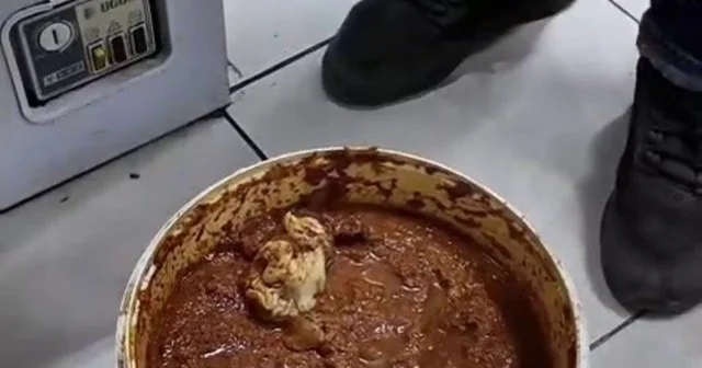 Baharatın içine bozulmasın diye bırakılan çiğ et, zabıta ekiplerini şaşırttı Hatay Haberleri