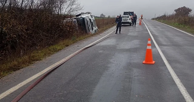 Vize Soğucak Köyü yolunda petrol tankeri devrildi Kırklareli Haberleri