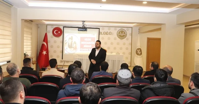 Sivas ta baba okulu semineri başladı Ailenin korunması ve sağlıklı bir şekilde sürdürülmesine katkı sağlamak amacıyla Sivas Müftülüğü personeline yönelik baba okulu semineri gerçekleştirildi Sivas Haberleri