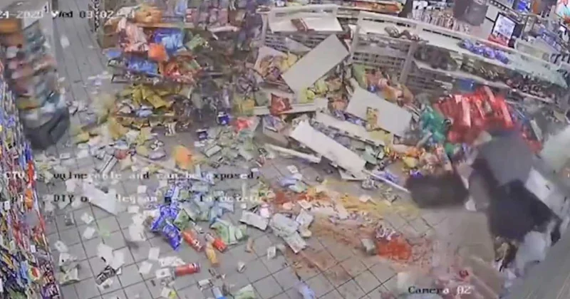 Çalıntı araçla ATM çalmaya çalıştılar: Facia kameraya yansıdı Sözcü Gazetesi