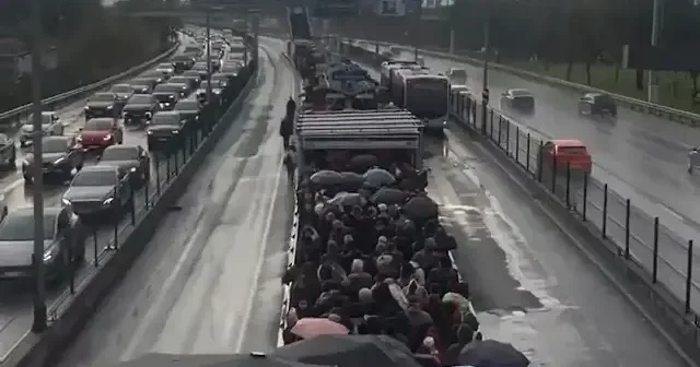 İstanbul’da yaşayan hamile bir kadın işe giderken yaşadığı zorluğu kayda aldı VİDEO İZLE