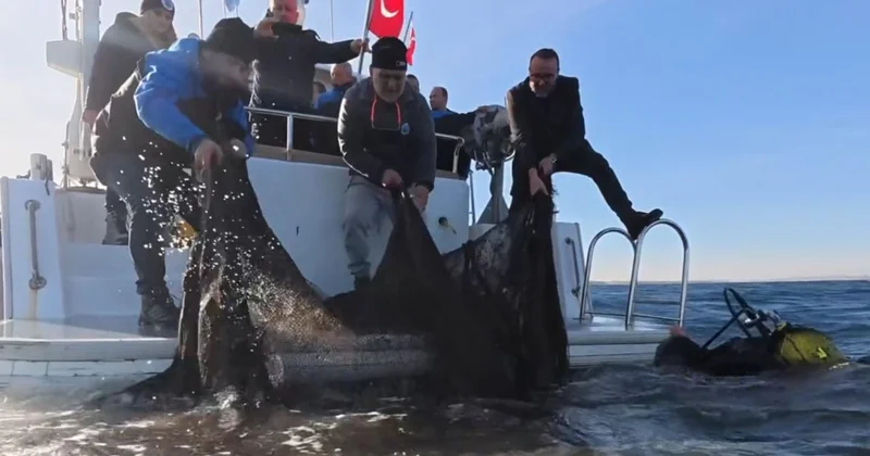 Denizlerden ve iç sulardan 360 bin metrekare hayalet ağ çıkarıldı