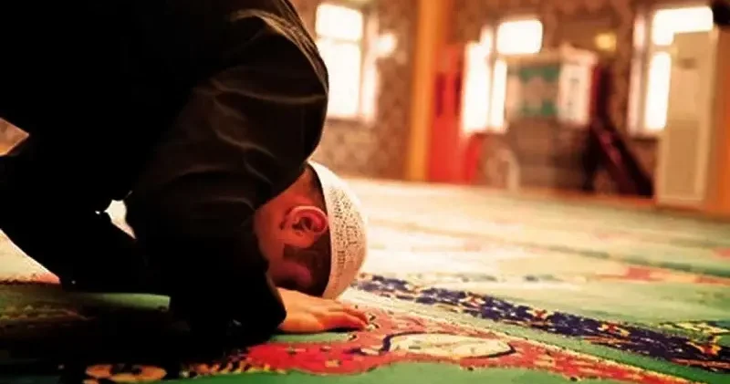 Tesbih namazı kılınışı: Tesbih namazı kaç rekat, hangi dualar okunur? Tesbih namazının hükmü nedir? Dini Bilgiler